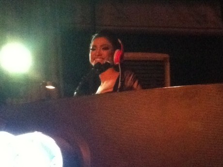 Usai Nge-DJ, Amel Alvi Dijaga Ketat Bodyguard