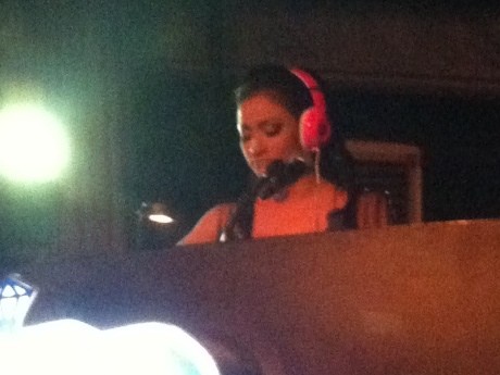 Nge-DJ di Klub Malam, Amel Alvi Dapat Pujian dan Sindiran