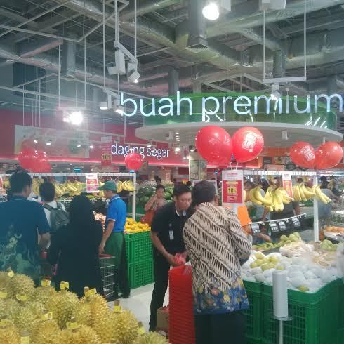Semua Barang Diskon 10%, Warga Semarang Borong Sembako di Carrefour