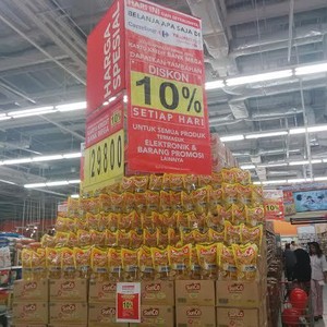 Ada Diskon 10%, Sembako Murah Diserbu Pengunjung Carrefour