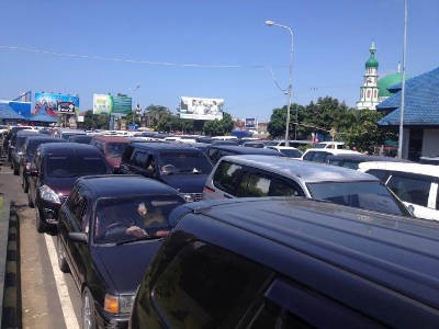 Kendaraan yang akan Menyeberang ke Bali Mengular Hingga 2 Km