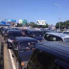 Kendaraan yang akan Menyeberang ke Bali Mengular Hingga 2 Km