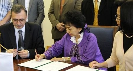 Unsrat Manado - Universitas Debrecen Hungaria Teken MoU Kerjasama