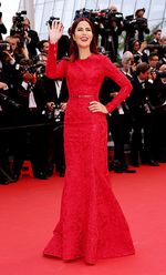 Katrina Kaif Merah Mempesona di Festival Film Cannes 2015