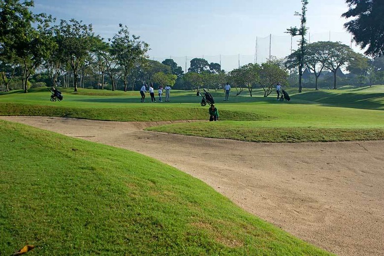 Ini Satusatunya Hotel Bintang 5 di Yogya & Jateng yang Punya Lapangan Golf