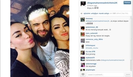 Uh Lala... Diego Michiels Dihimpit Jupe dan Zaskia Gotik