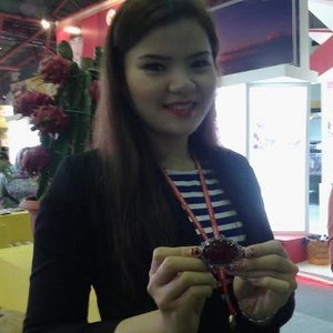 Ada Wanita Cantik Jualan Batu Akik di Kemayoran