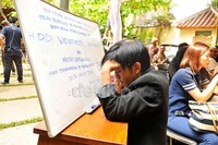 Epy Kusnandar tampak sangat terpukul. Pool/Noel/detikFoto.