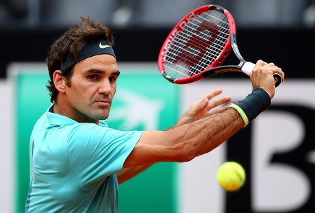 Federer Menang Mudah, Djokovic Dipaksa Main Tiga Set Lagi