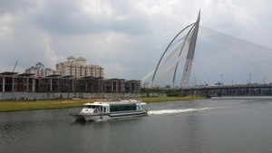 Asyiknya Mengelilingi Danau di Negeri Jiran dengan Cruise Tasik Putrajaya
