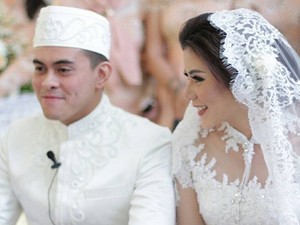 Cynthia Ramlan dan Elang Tjokro Resmi Menikah