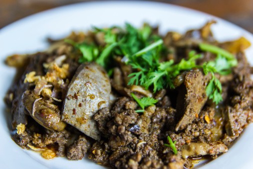 Yam dan Miang Kham, Salad Segar Berempah yang Eksotik Rasanya (1)