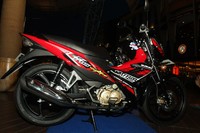 Satria juga memiliki fitur short stroke gear shifting yang memberikan kemudahan ketika melakukan perpindahan transmisi kecepatan. Pool/dok. Suzuki.