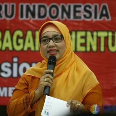 Retno Klarifikasi Pencopotannya Jadi Kepsek SMA 3 Hari Ini