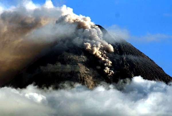 Mahasiswa Atma Jaya Jatuh di Kawah Merapi, Tim SAR Berharap Ada Mukjizat