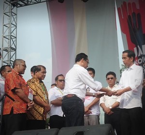 Hadiri Jambore Relawan, Jokowi Dapat 5 Maklumat