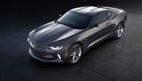 Camaro terbaru ini akan lebih ringan 90 kg dari model sebelumnya berkat beberapa bagian yang telah dipangkas bobotnya. Desain terbaru dari mobil ini membuat Camaro tampak lebih ceper dan lebih lebar meski dimensinya hanya berbeda 2 inci dari Camaro sebelumnya. Ist/General Motors.
