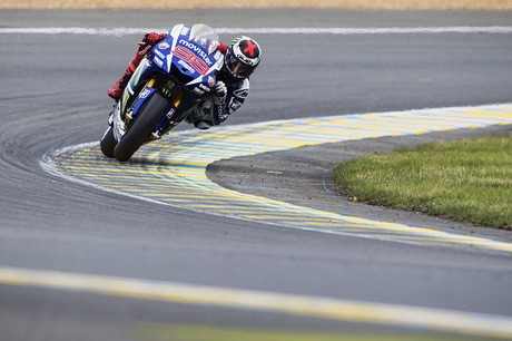 Lorenzo Harapkan Balapan Kering