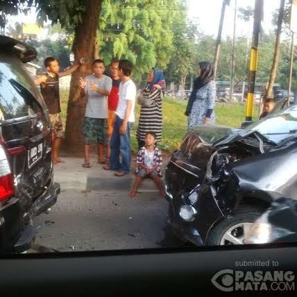 3 Mobil dan 1 Motor Terlibat Kecelakaan di Depan Kampus IISIP, Lalin Tersendat