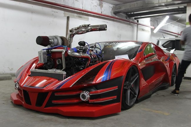 Gila, Suzuki Escudo Diubah Jadi Mobil Sport yang Punya 6 Ban