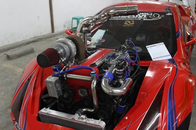 Gila, Suzuki Escudo Diubah Jadi Mobil Sport yang Punya 6 Ban