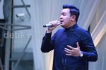 Nyanyi Bareng Tulus di detikcom Women's Day with BNI Syariah