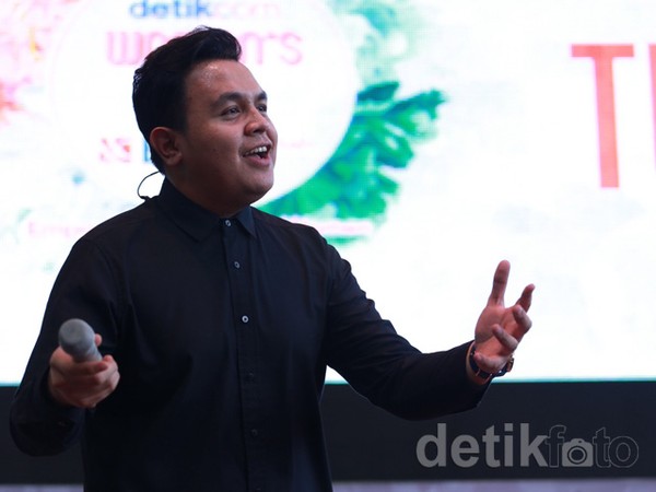 Nyanyi Bareng Tulus di detikcom Womens Day with BNI Syariah