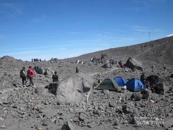 Sebetulnya, Pendakian Merapi Hanya Boleh Sampai Pasar Bubrah