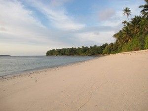 Saking Sepinya, Pantai di Sulawesi Ini Tak Ada Jejak Kaki