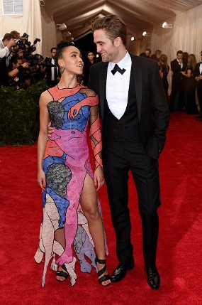 Anggap Tak Penting, Robert Pattinson dan FKA Twigs Tak Buat Perjanjian Pranikah