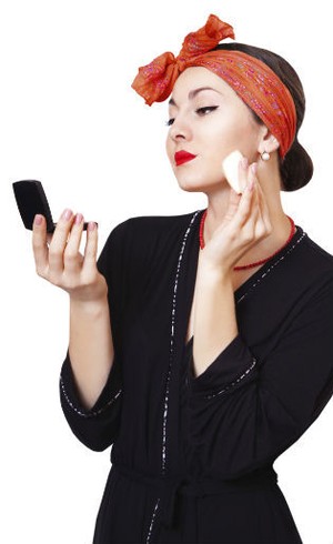 Waspada Make-up Palsu Terbuat Dari Kotoran Tikus Hingga Urin Manusia