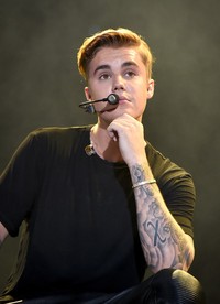 Dikategori Top Social Artist, Justin Bieber ditunjuk menjadi juara. Kevin Winter/Getty Images/detikFoto.
