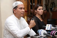 Krisna menggelar jumpa pers bersama manajernya, Astrid.