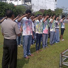 Konvoi Rayakan Kelulusan, Puluhan Pelajar Dihukum Nyanyi Indonesia Raya