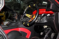 Masuk kedalam kabinnya juga sudah tidak ada nuansa Escudo-nya. Semuanya benar-benar dirombak dengan menggunakan full custom interior dari Murano, Custom Dashboard, custom dortrim, custom consul, autogauge meter RPM, autogauge watter temp, autogauge oil temp, autogauge oil press dan tacho indicator viair.