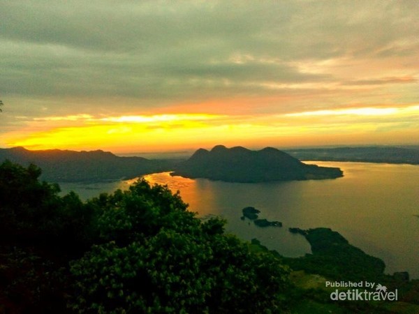 Foto Pemandangan Awan Senja