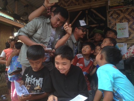 Risers Mampir di Sumedang untuk Sumbang Buku