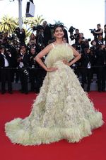 Anggun dan Seksi, Parade Artis di Festival Film Cannes Hari Ke-6