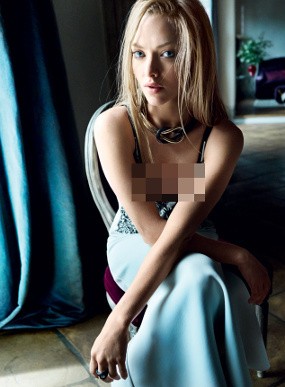 Perdana di Sampul Vogue, Amanda Seyfried Pose Seksi