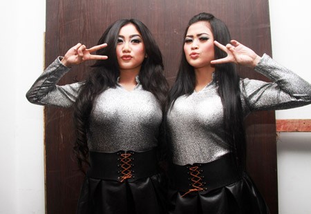 Duo Serigala Sedih Goyang Dribel Disemprit KPI