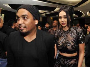 Glenn Fredly dan Aura Kasih Makin Lengket Kayak Perangko
