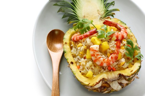 Siang Ini Enaknya Makan Pineapple Fried Rice yang Gurih Segar