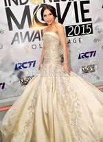 So Gorgeous... Olivia Jensen Tampil Elegan dan Menawan