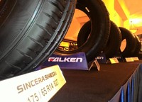 Ban ini dibuat Falken dengan kualitas dan performa yang sesuai dengan keinginan pasar ASEAN. Ban ini memiliki pola telapak yang mengoptimalkan tekanan kotak.