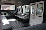 Warga Jakarta Ngangkot Naik Mobil India