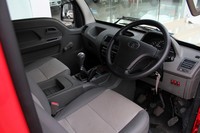 Tata Super Ace ditawarkan dalam tiga varian, yakni Super Ace DLS, Super Ace DLE, serta Super Ace DLS CC. Ketiganya dibanderol sekitar Rp 101,2-126,8 juta, on the road Jakarta. Pool/dok Tata Motors.