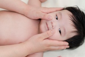 Napas si Kecil Berbunyi Grok-grok, Normal atau Tidak?