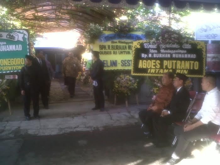 Pelayat Berdatangan ke Rumah Duka Dubes Burhan Pagi ini