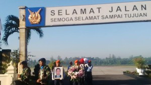 Jenazah Dubes Burhan Tiba di Yogyakarta Disambut Wamenlu Fachir