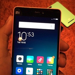 Intim dengan Si Cantik Xiaomi Mi 4i Pink